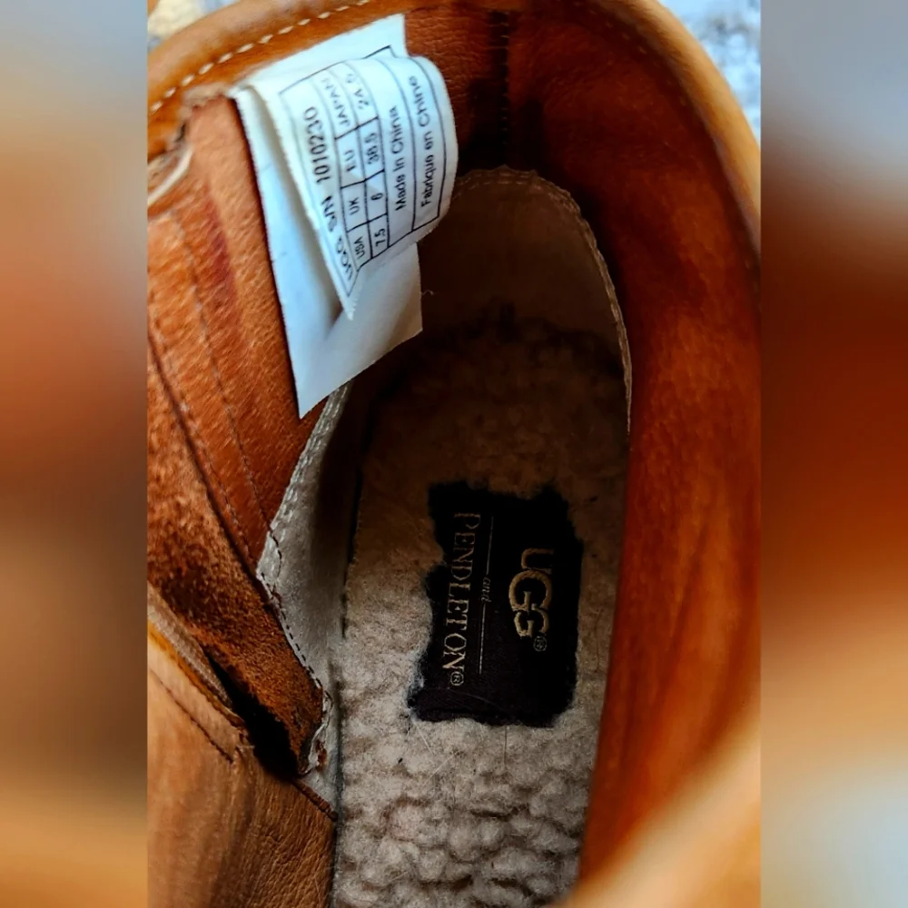 Ugg Pendleton ankle boots size 7.5 - Picture 4 of 16
